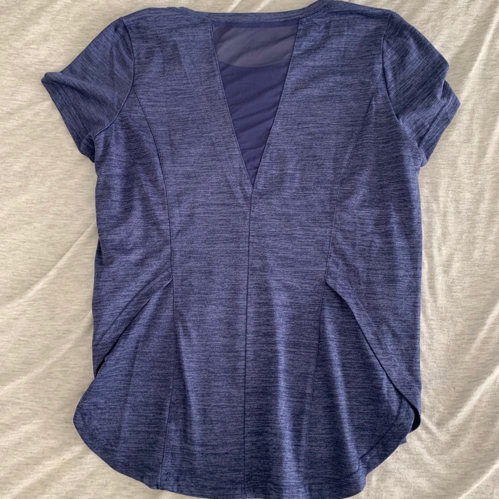 Workout top - Picture 2 of 5